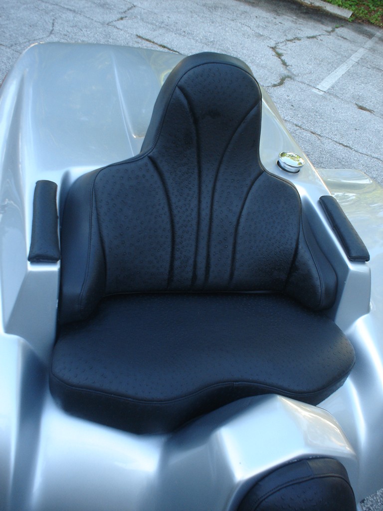 Black driver seat with a tall backrest on a silver trike